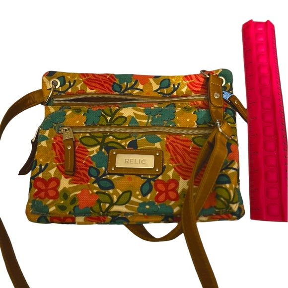 Relic by Fossil floral shoulder/cross body with two front large zipper pockets - Picture 5 of 5